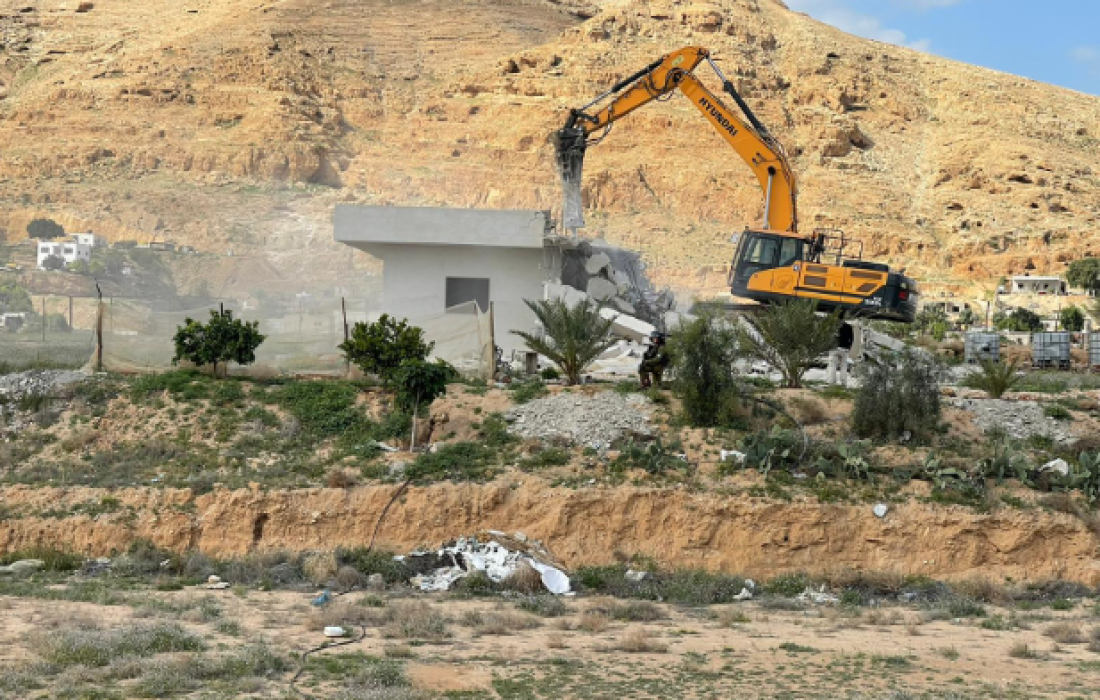 العدو الصهيوني يشن حملة اعتقالات في الضفة والقدس ويهدم منزلاً شمال أريحا
