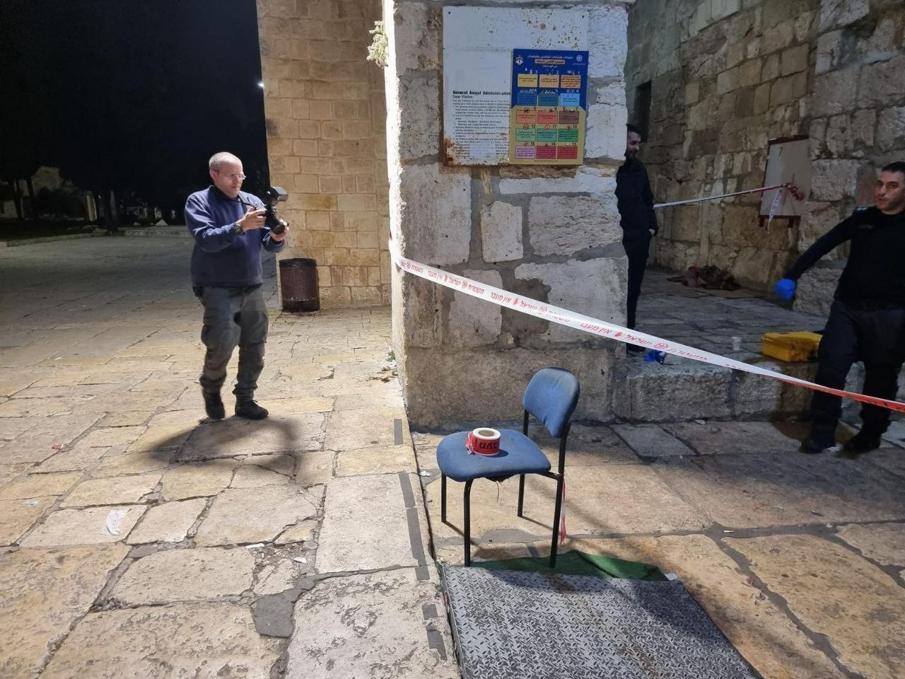 استشهاد فلسطيني برصاص العدو الصهيوني عند باب السلسلة في المسجد الأقصى