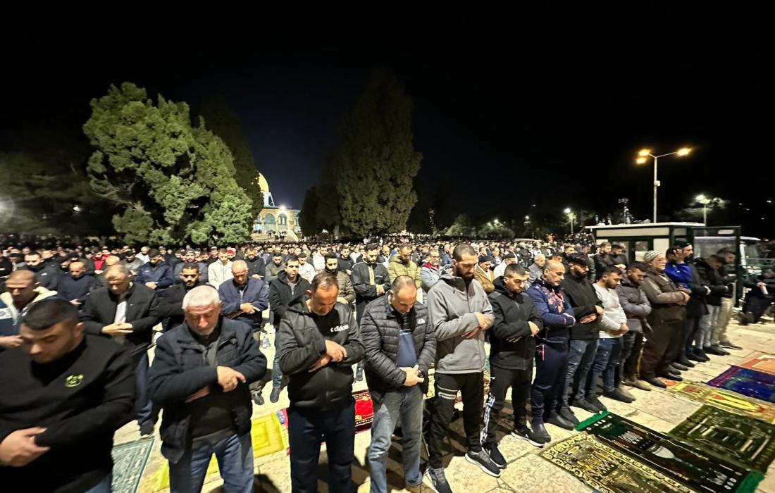 40 ألفاً يؤدون صلاتي العشاء والتراويح في المسجد الأقصى المبارك