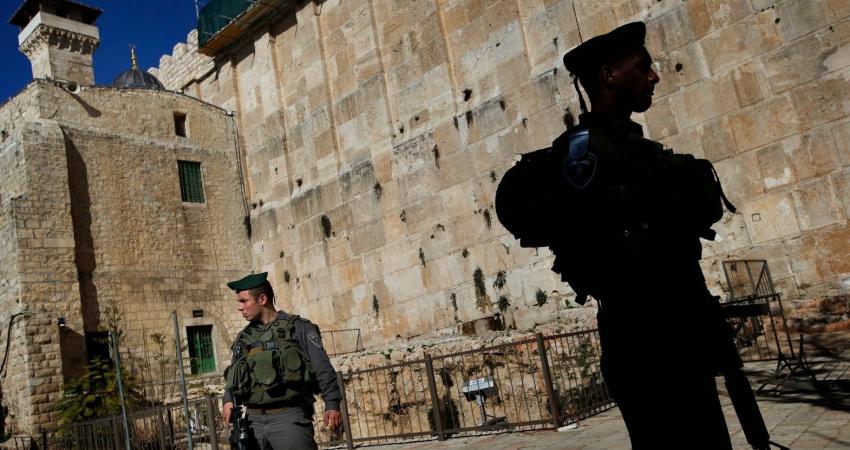 العدو الصهيوني يغلق المسجد الإبراهيمي بالخليل لمدة يومين بحجة الأعياد اليهودية