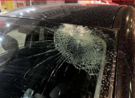 قطعان الصهاينة يهاجمون مركبات الفلسطينيين على مدخل البيرة الشمالي