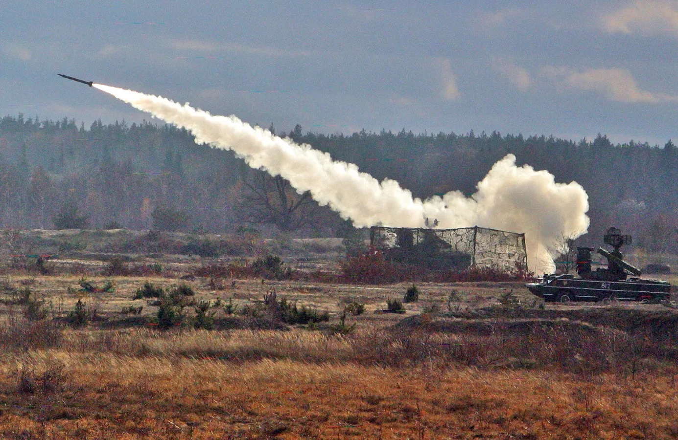 الدفاع الروسية تعرض فيديو لإطلاق صاروخ “أوسا” في منطقة العمليات الخاصة