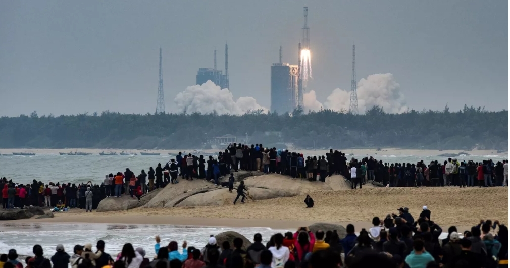 الصين تواصل التدريبات الصاروخية في منطقة شينجيانغ عقب مناورات “السيف المشترك”