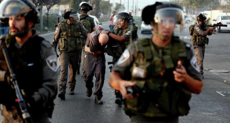 العدو الصهيوني يشن حملة اعتقالات ومداهمات في الضفة الغربية