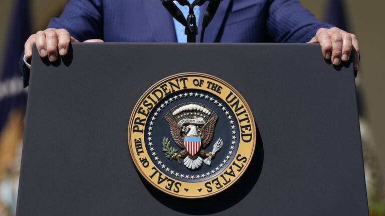 بايدن يمدد حظر دخول السفن الروسية للموانئ الأمريكية لمدة عام