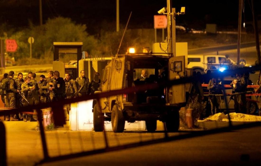 مقاومون يطلقون النار نحو حافلة مستوطنين قرب حاجز زعترة جنوب نابلس