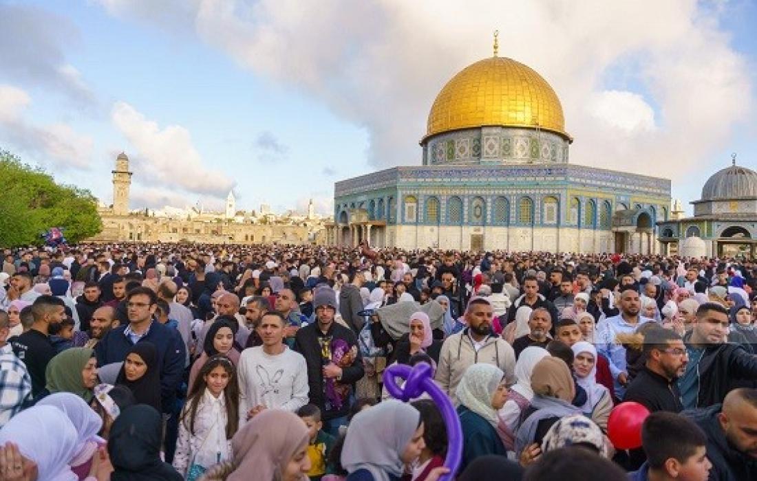 نحو 120 ألف مصل أدوا صلاة العيد في رحاب المسجد الأقصى المبارك