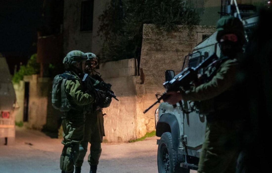 العدو الصهيوني يعتقل شابا فلسطينيا من مخيم عقبة جبر