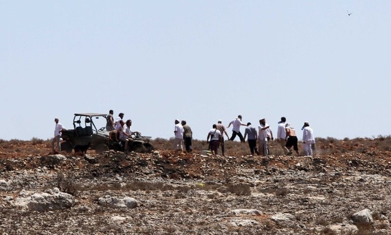 مئات المستوطنين الصهاينة يقتحمون منطقة ينابيع الدير في الأغوار الشمالية