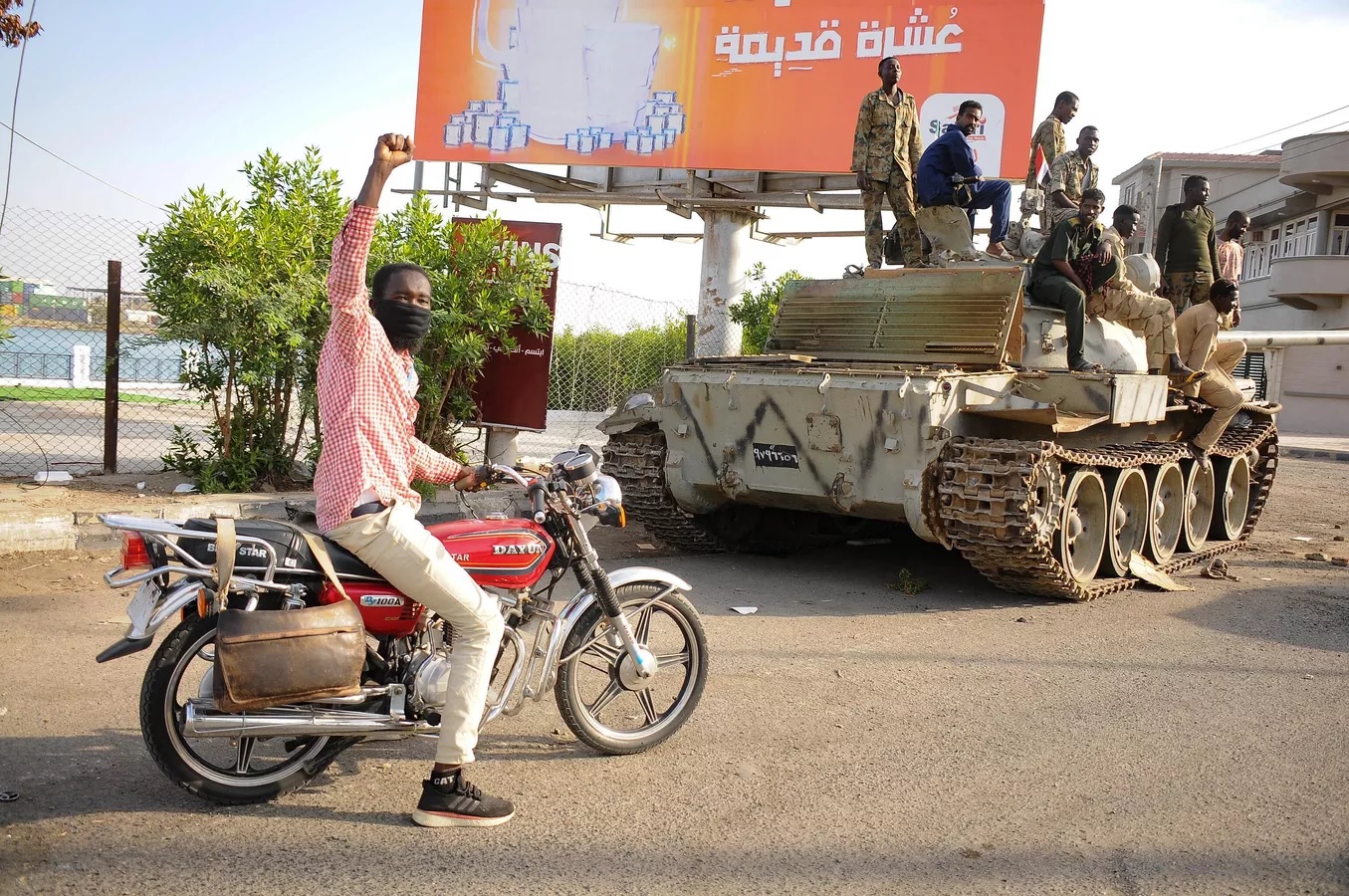 تواصل الاشتباكات وتبادل الاتهامات بشأن خرق الهدنة في السودان