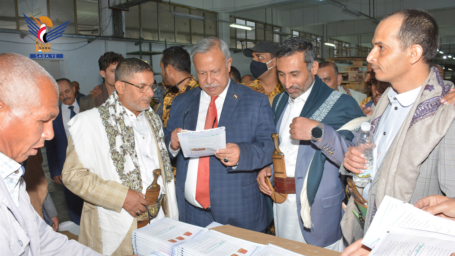 رئيس الوزراء يطلع على أوضاع مؤسسة مطابع الكتاب المدرسي ونشاطها