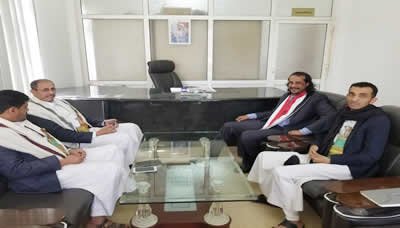 وزير الإعلام يلتقي الشاعر خالد الخطاف الكميم ويشيد بأدائه