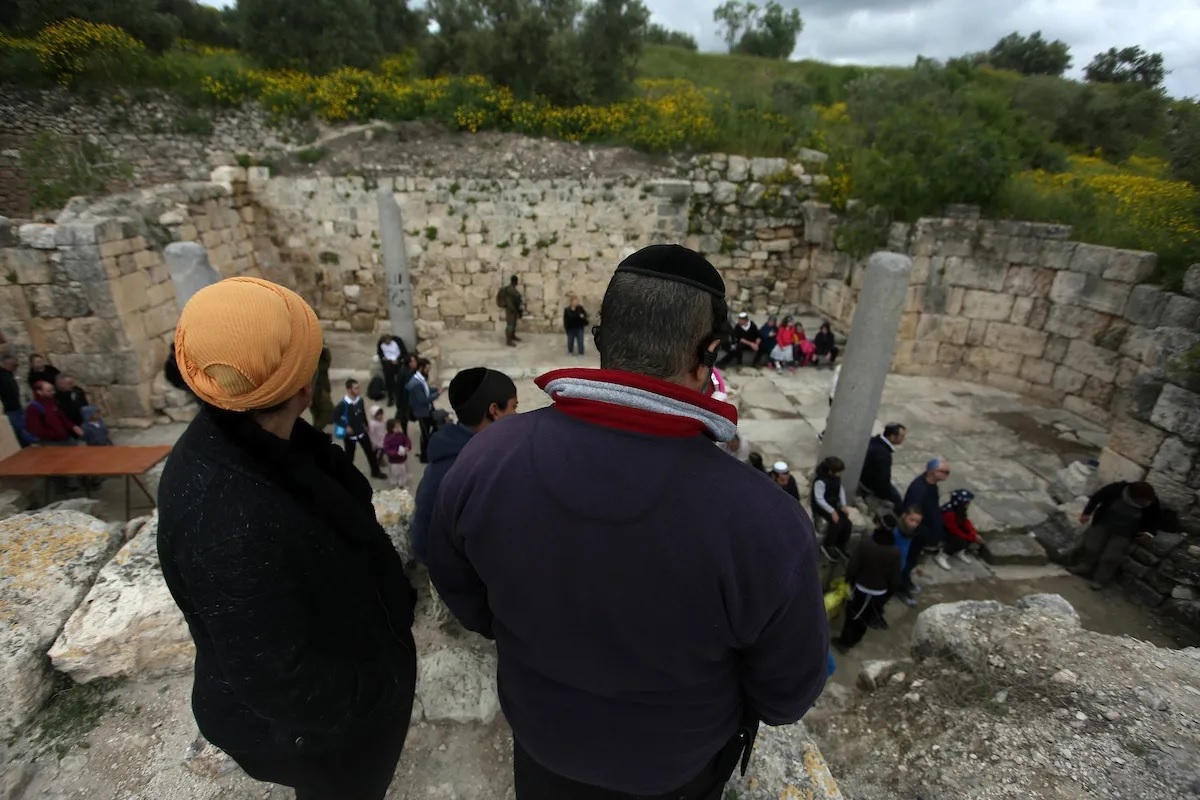 فلسطين المحتلة: مستوطنون يقتحمون الموقع الأثري في سبسطية