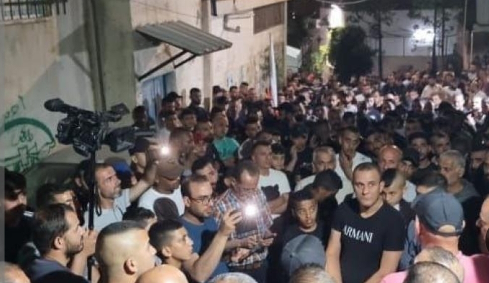 عشرات الفلسطينيون يشاركوا في مسيرة تنديدا باعتداءات المستوطنين في القدس المحتلة