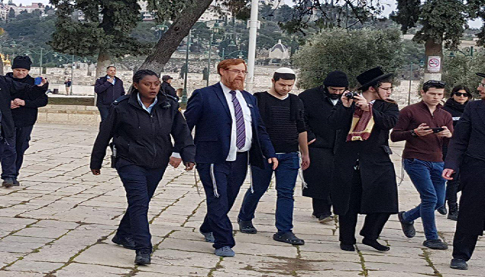 قطعان المستوطنين يقتحمون باحات الأقصى بقيادة المتطرف “غليك”