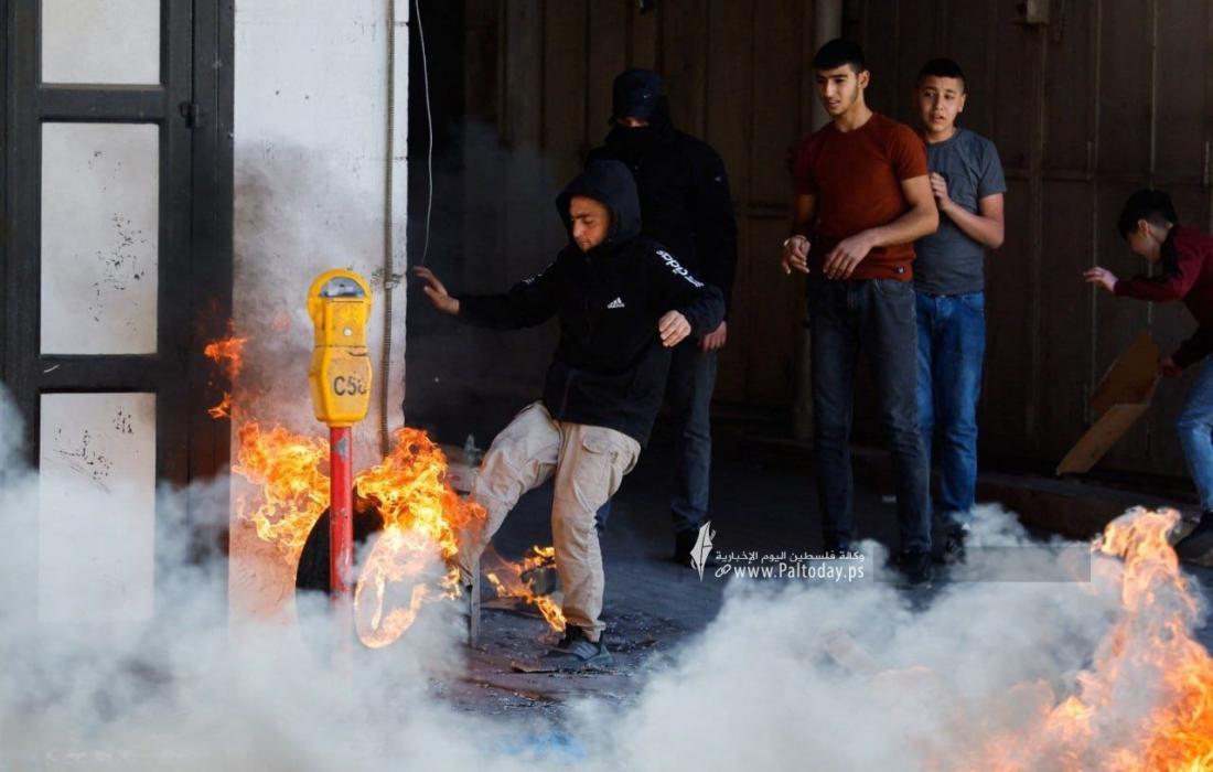 العدو الصهيوني يقتحم عدة قرى في جنين ويطلق قنابل الغاز باتجاه الفلسطينيين في حوارة