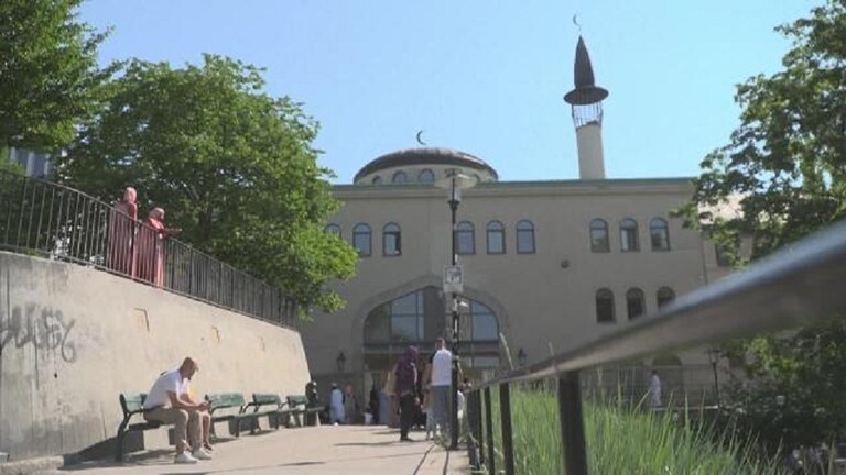 في أول أيام عيد الأضحى.. شرطة السويد تسمح بإحراق القرآن أمام مسجد ستوكهولم