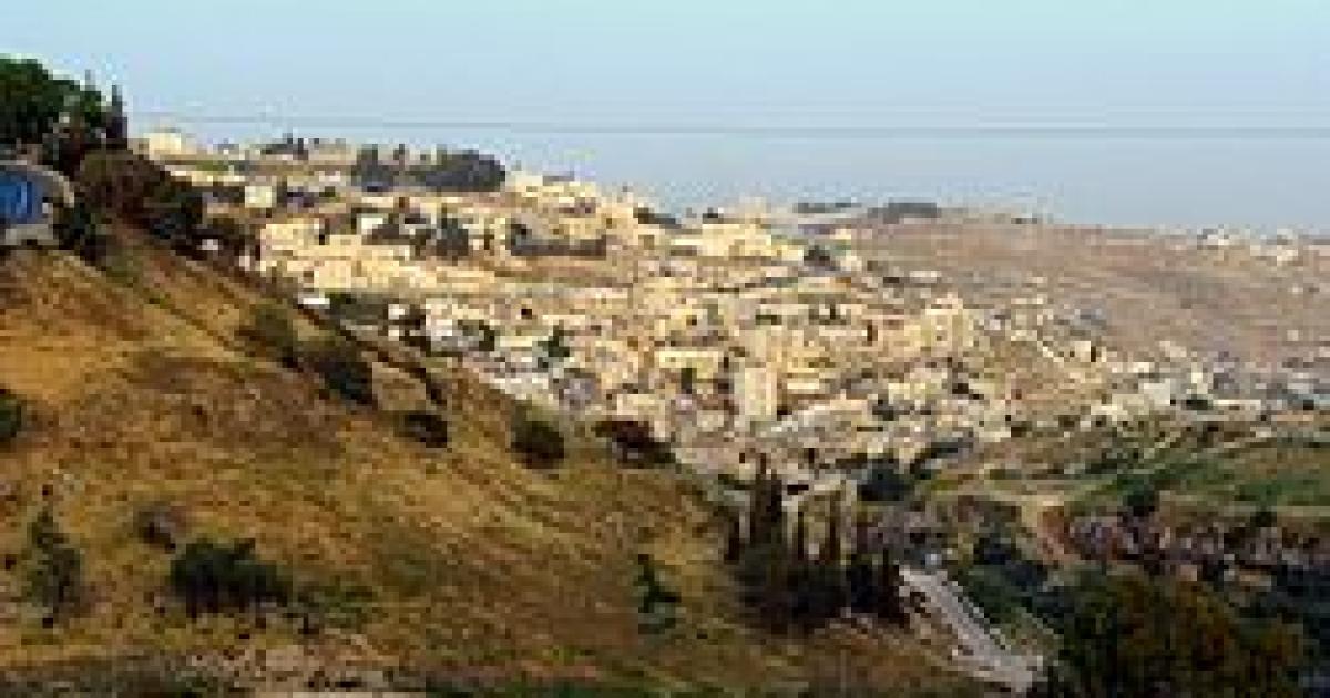 العدو الصهيوني يقتحم حي البستان ويصور عددا من المنازل