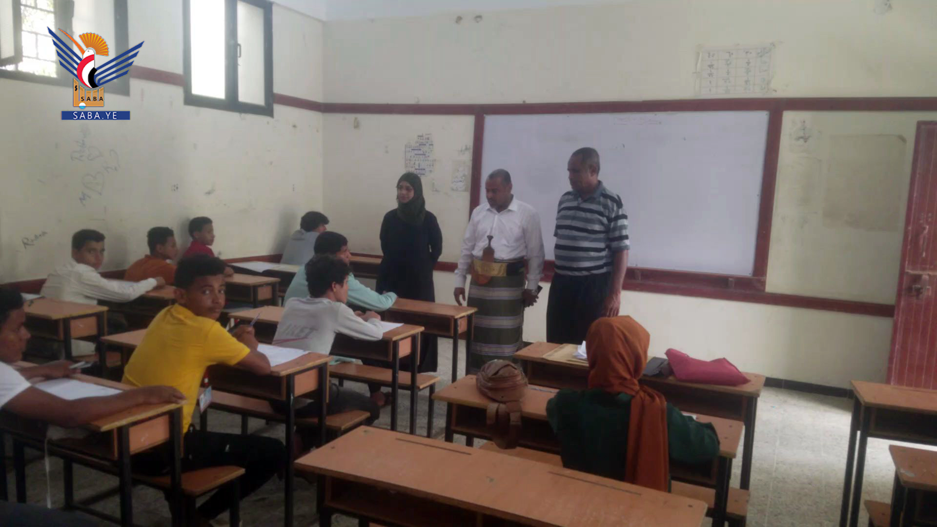 تفقد سير الاختبارات التكميلية للشهادة الأساسية بالحديدة