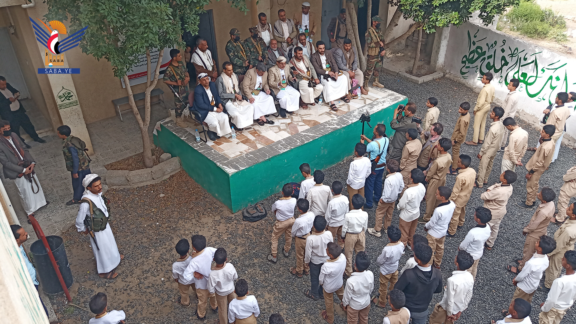 الحوثي والمساوى يدشنان العام الدراسي الجديد بمحافظة تعز