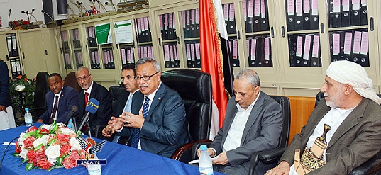 رئيس الوزراء يزور وزارة الخدمة المدنية ويطلع على المؤشرات الأولية للدوام