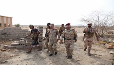 قيادات وزارة الدفاع ورئاسة الأركان يتفقدون المقاتلين في الساحل الغربي
