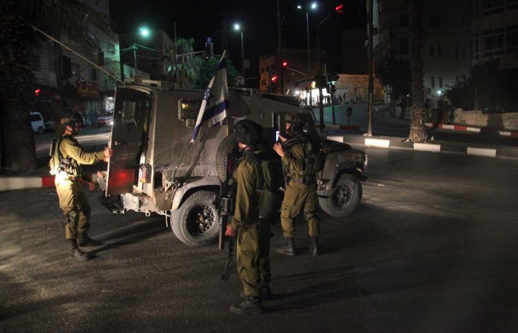 قوات العدو الصهيوني تعتقل شابين فلسطينيين في بيت لحم والقدس 