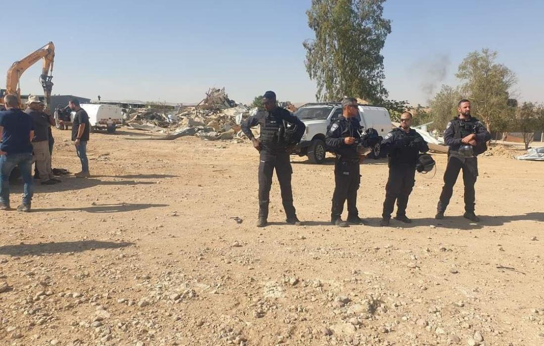 قوات العدو الصهيوني تهدم مسكناً فلسطينيا بمسافر يطا جنوب الخليل
