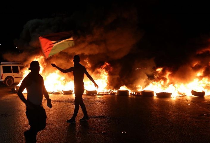 العدو الصهيوني يشن حملة اعتقالات واقتحامات تخللها مواجهات بالضفة والقدس المحتلتين
