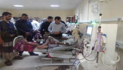 وزير الصحة يتفقد مرضى الفشل الكلوي بمركز القناوص في الحديدة