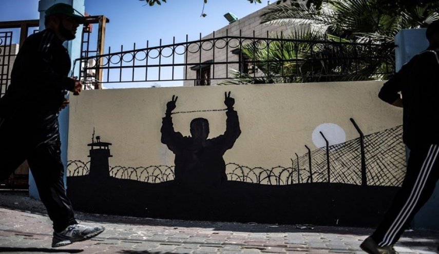 أسرى سجن “عوفر” الصهيوني يقررون إغلاق الأقسام ويتوجهون لحل التمثيل التنظيمي