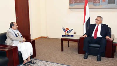 رئيس الوزراء يناقش مع مدير مكتب الرئاسة عدد من المهام المشتركة