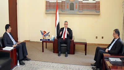 رئيس الوزراء يشيد بالمهام التي تنجزها وزارتي المالية والاتصالات في الفترة الراهنة