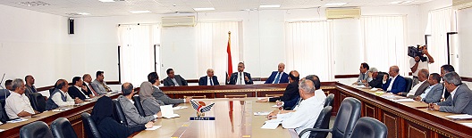 رئيس الوزراء يؤكد أهمية الدور الريادي لوزارة التخطيط في تنفيذ الرؤية الوطنية