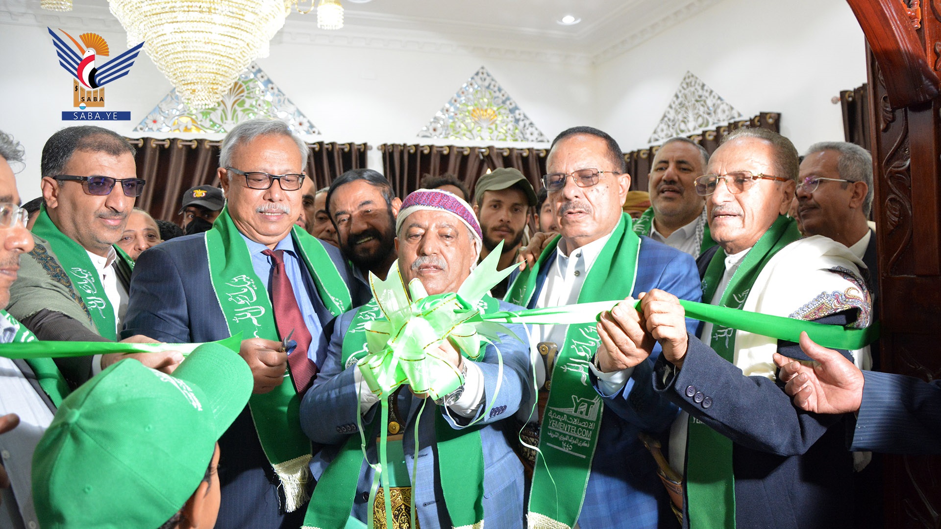 رئيسا مجلس النواب والوزراء يفتتحان المركز الثقافي بصنعاء بعد ترميمه