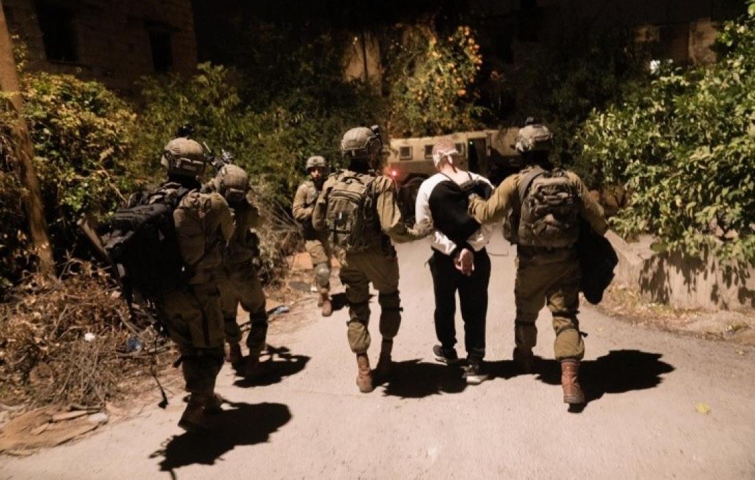إصابة فلسطينيان باعتداء صهيوني شمال غرب القدس والعدو يفتش منزلاً برام الله
