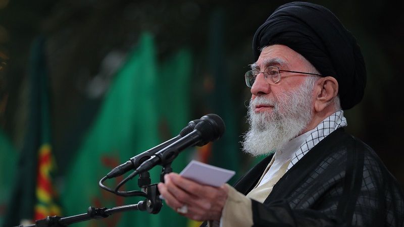 السيد الخامنئي: الشهداء قدوة خالدة لنا جميعا وللأجيال من بعدنا