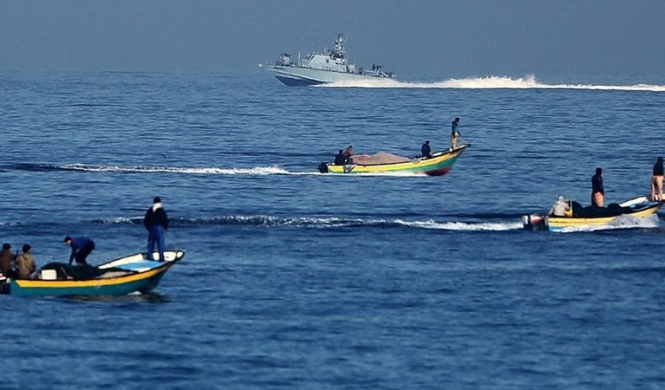 إصابة صياد فلسطيني برصاص بحرية العدو الصهيوني في رفح