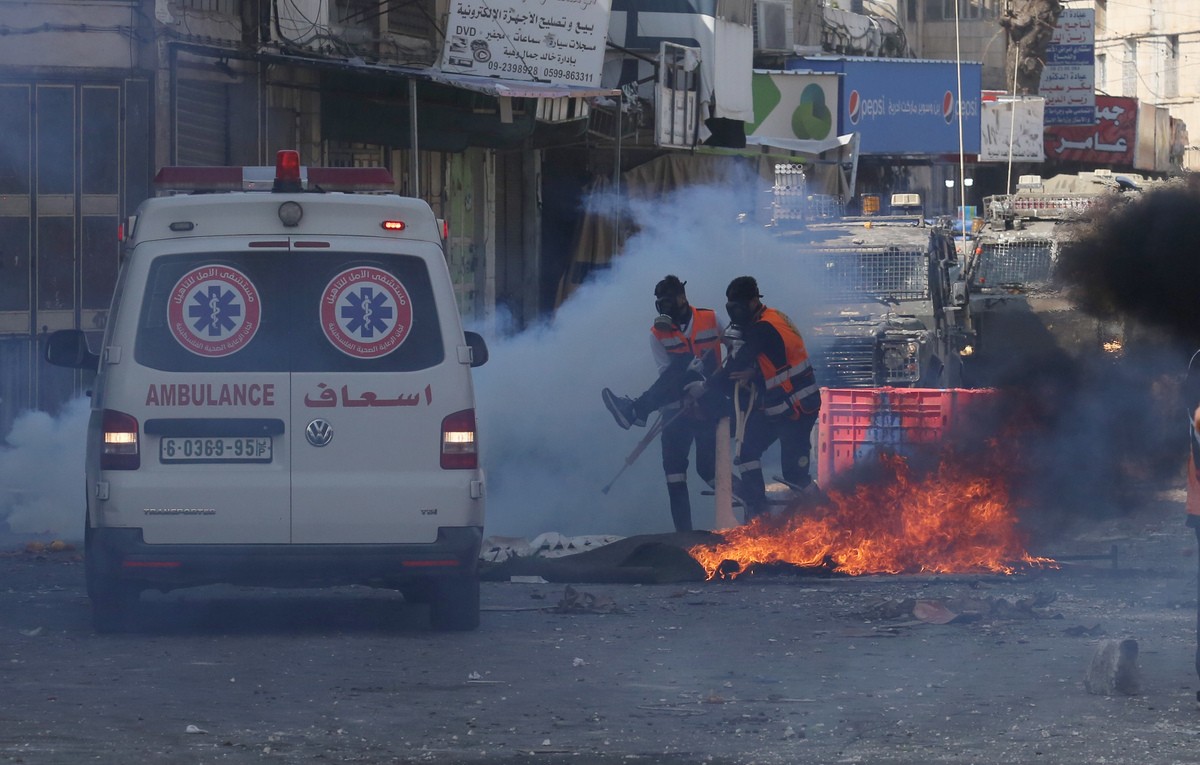 اندلاع مواجهات عنيفة مع قوات العدو الصهيوني في عدة مناطق بالضفة والقدس