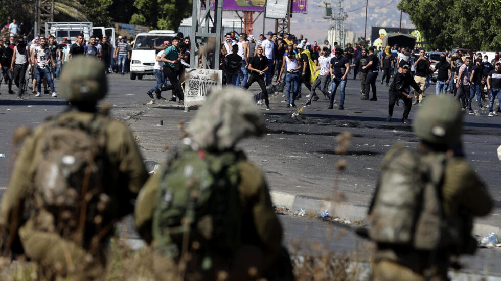 إصابة طفل فلسطيني بجروح خطيرة في الرأس برصاص العدو الصهيوني في الخليل