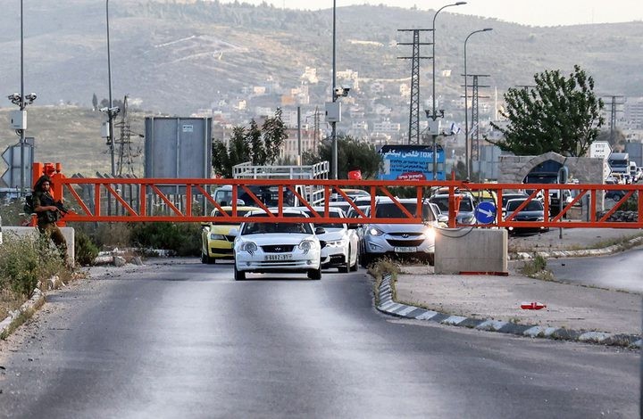 العدو الصهيوني يغلق حاجز زعترة بنابلس وجميع مداخل حوارة الفرعية