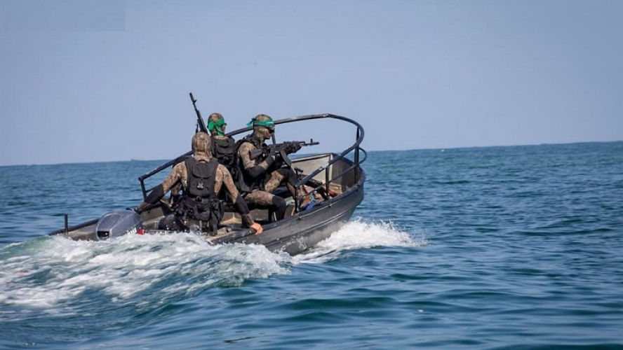 كتائب القسام تنشر مشاهد من اقتحام الكوماندوز البحري لقاعدة “زيكيم” العسكرية بحرا