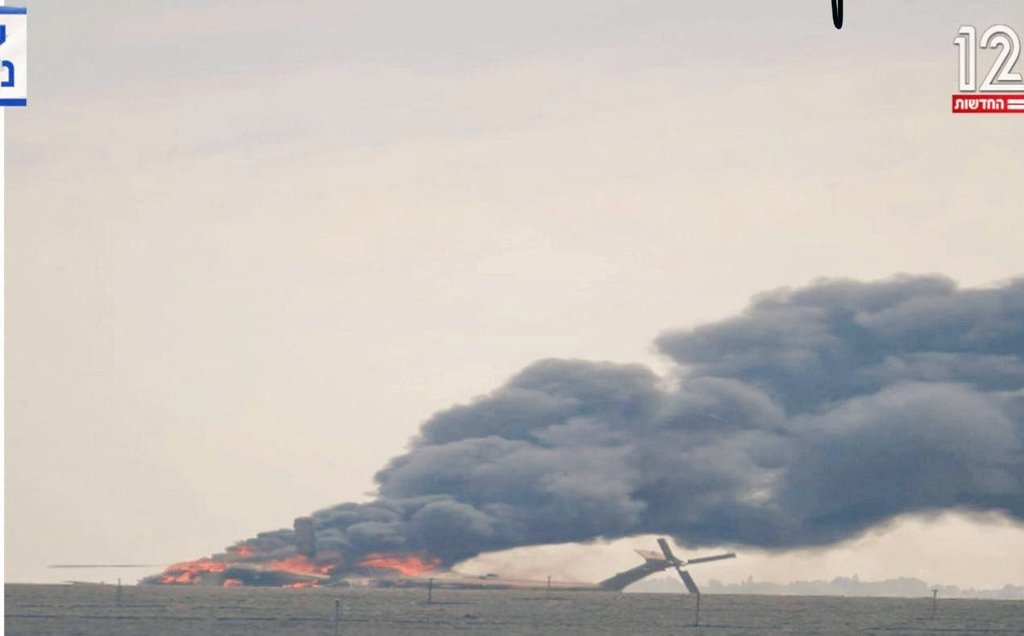 إعلام العدو: طائرة مروحية تحمل 50 جندياً من قوات المظليين كانت هدفاً لـ”القسام” بداية “طوفان الأقصى”