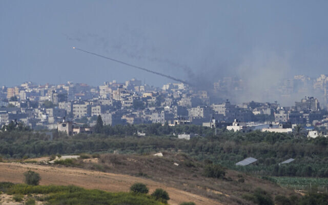 “طوفان الأقصى”.. رشقات صاروخية جديدة على المدن المحتلة واشتباكات في زكيم