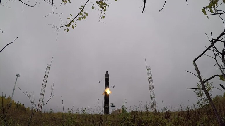 باكستان تختبر صاروخ “أبابيل” الباليستي