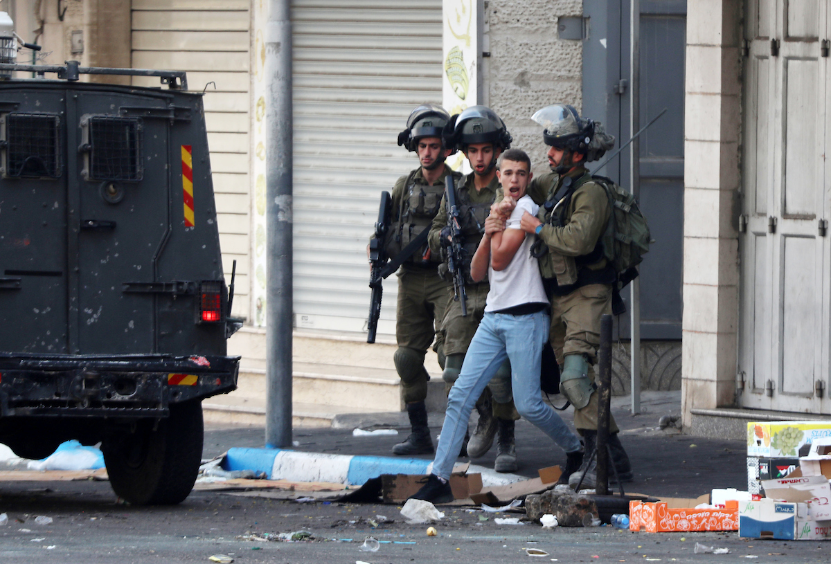 العدو الصهيوني يعتقل 930 فلسطينياً بالضفة الغربية المحتلة منذ بدء “طوفان الأقصى”