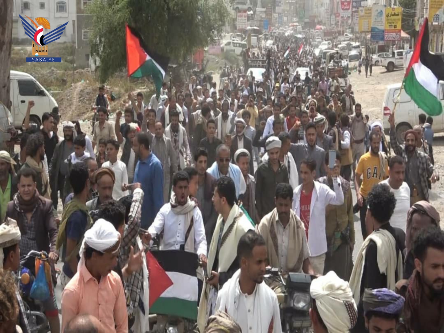 مسيرة غاضبة في مدينة إب تنديداً بجرائم الصهاينة في غزة