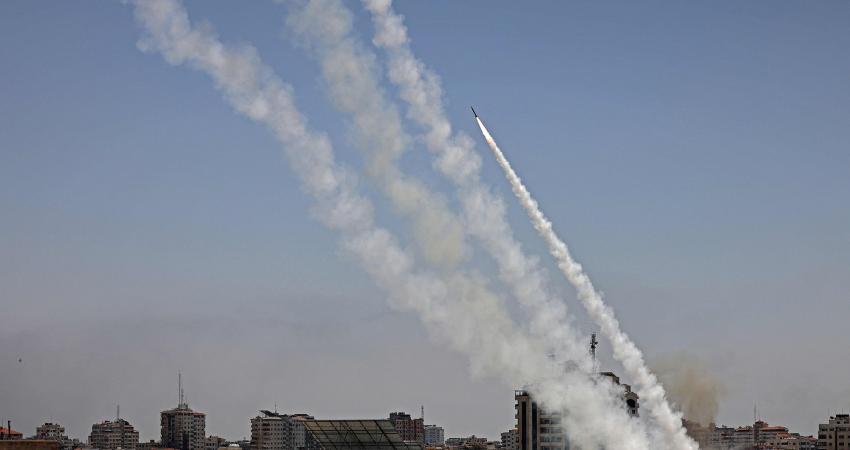 كتائب القسام تواصل دك “تل أبيب” بالصواريخ رداً على المجازر الصهيونية