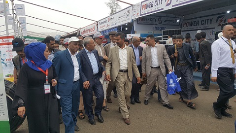 الجنيد والجرموزي والوزير يطلعون على محتويات معرض الطاقة الشمسية