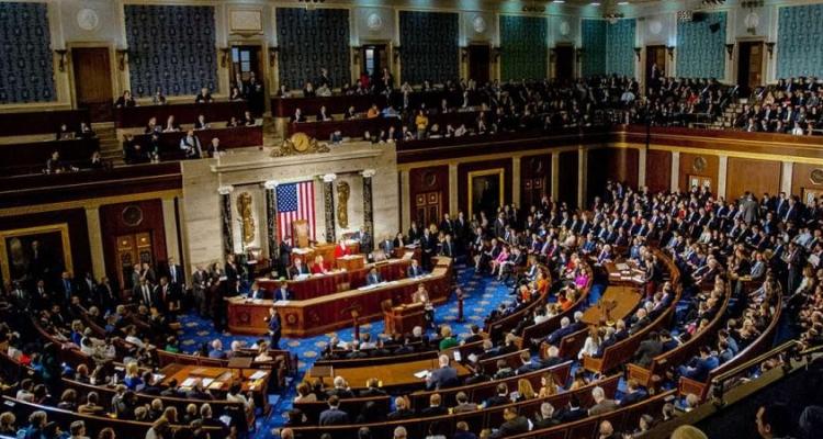 يهود مُسالمون يعتصمون بغرف أعضاء الكونغرس الأمريكي ويطالبون بإيقاف الحرب على غزة